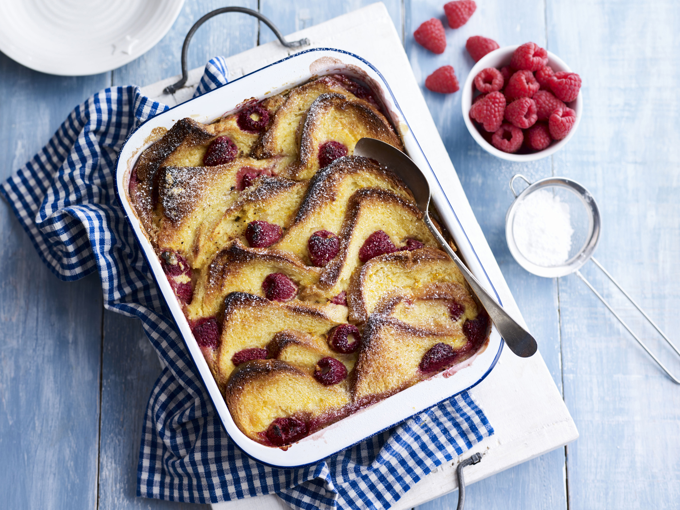 Pudding de brioche aux framboises