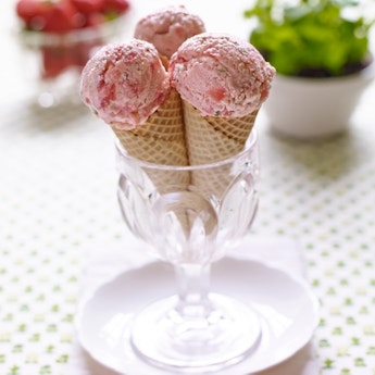 Summer Strawberry, Mint & Pineapple Frozen Yoghurts