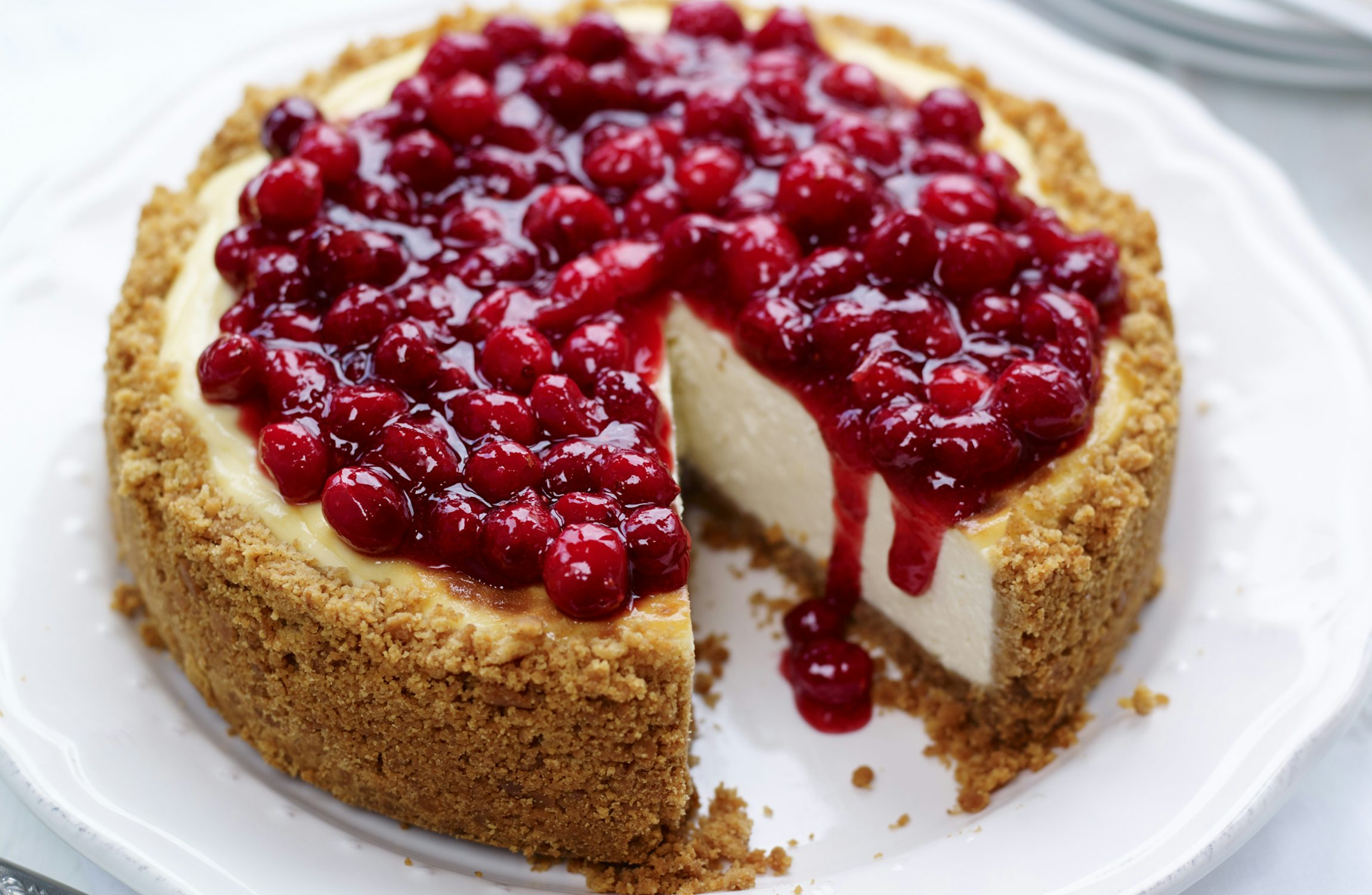 Cheesecake with Cranberry Glaze