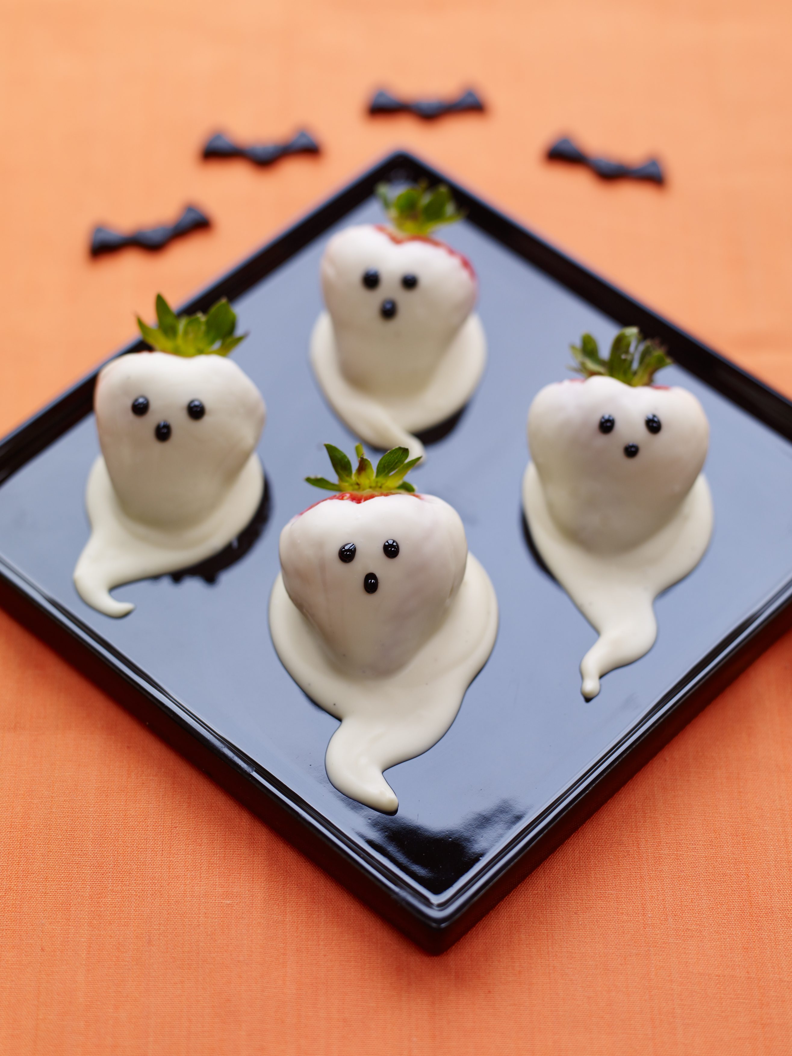 BerryWorld Chocolate Strawberry Ghost Halloween ScareBerries recipe