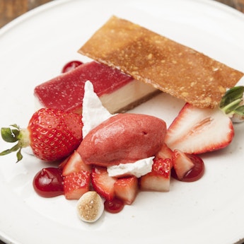 White Chocolate Cheesecake with Strawberries