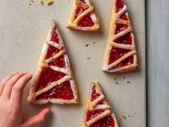 Picture of Raspberry Snow Tree Bites