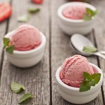 Simple Strawberry Ice Cream