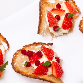 Strawberry Cheesecake & Honey Crisp Toast
