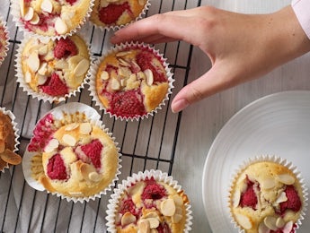 Picture of Mini muffins aux amandes et aux framboises
