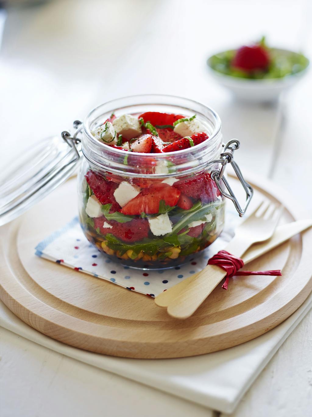Berry World Strawberry Kilner Jar Salad open 75isq2po1