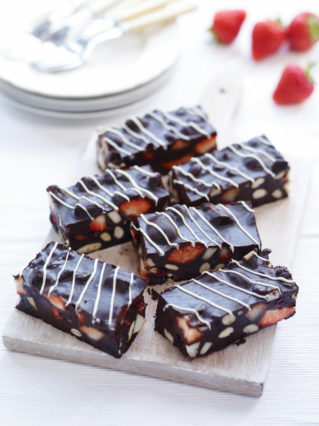 Berry World Strawberry Rocky Road 75isn4kny