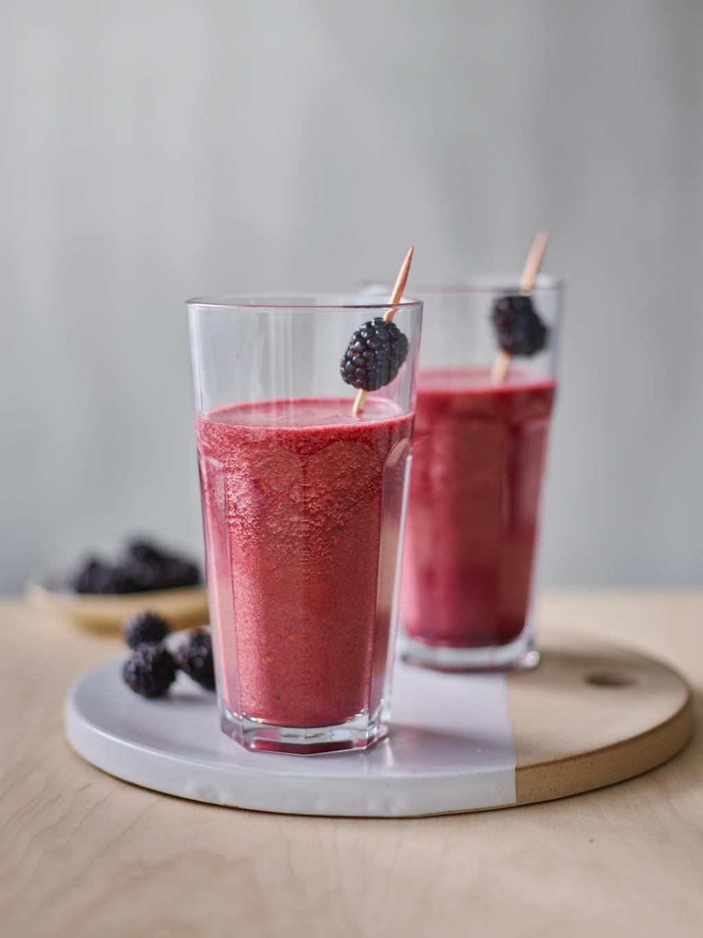 Blackberry beetroot ginger apple juice main WEB