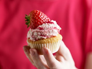 Strawberry cream cupcakes interaction 1 WEB