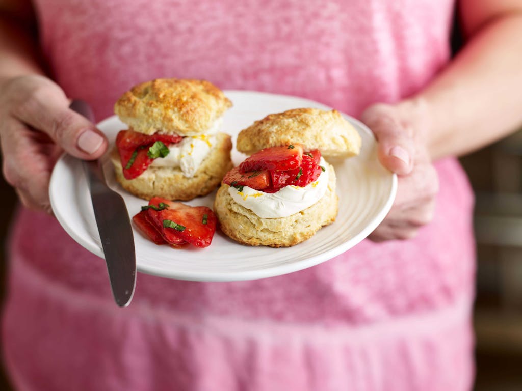 Strawberry Pimms scones interaction 2 WEB
